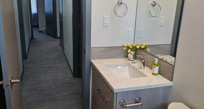 $0 Cleaning Fee | Huge 4BR Westside Oasis | Close to UofL & YMCA | Room for 9