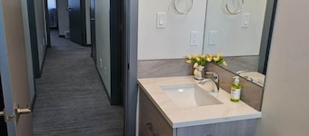 $0 Cleaning Fee | Huge 4BR Westside Oasis | Close to UofL & YMCA | Room for 9