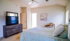 Tabla de planchar con plancha, wifi, ropa de cama