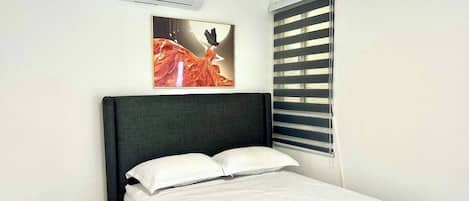 1 habitación, tabla de planchar con plancha, internet y ropa de cama