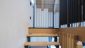A staircase with wooden steps and metal railings, leading to a higher floor. - Apartment 3 Casa Bepa • In the heart of Bormio, ideal for skiing and relaxation (Bormio)