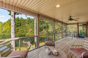 Terrace/patio - Beautiful 3-bedroom lake house in charming Blue Ridge, GA. Gated Community. (Blue Ridge)