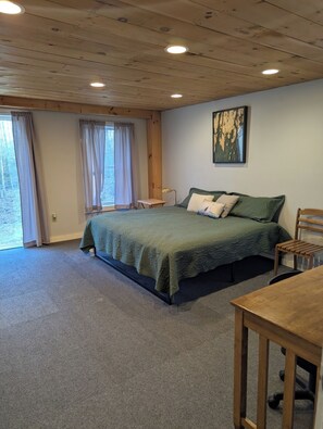 3 slaapkamers, een strijkplank/strijkijzer, wifi, beddengoed