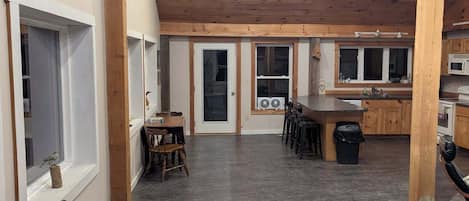 المنشأة من الداخل