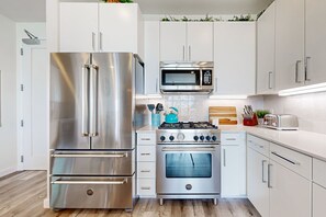 Fridge, microwave, oven, stovetop - Beach Vibes at Sunflower Beach Resort (Port Aransas)