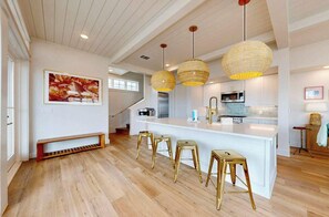 Fridge, microwave, oven, stovetop - Palma Rose at Sunflower Beach Resort (Port Aransas)