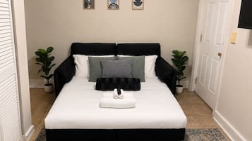 1 soverom, skrivebord, strykejern/-brett og wi-fi (inkludert)
