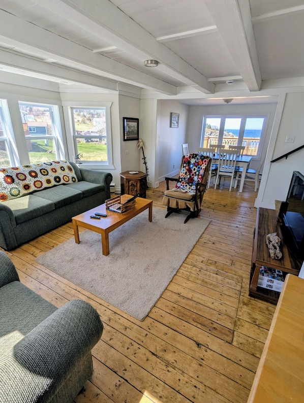 Living area - Wild Cove Retreat & Nook (Twillingate)