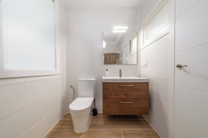 Shower, hair dryer, towels, toilet paper - Apartment inside the Wall of Lugo, Rúa Nova (Lugo)