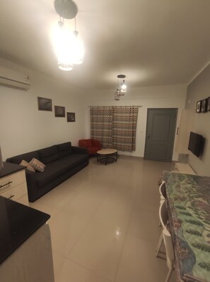 Living area - Luxury 3BR Apartment with AC Prime Dahab Location (Dahab)