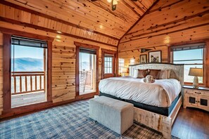 12 bedrooms, desk, iron/ironing board, free WiFi - Wheelchair Accessible - 7000sqft + Incredible Views + Heated Indoor Pool-Hot tub (Pigeon Forge)