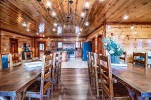Dining - Huge Mountaintop Cabin - 12 Bedroom Heated Indoor Pool, Amazing Views (Pigeon Forge)