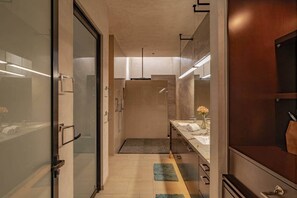 Soap, shampoo, toilet paper - Beautiful modern house in Santiago (Mérida)