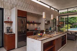 Fridge, microwave, oven, stovetop - Beautiful modern house in Santiago (Mérida)