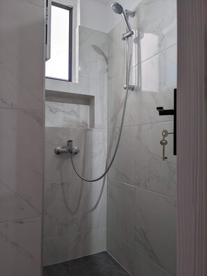 Shower, towels - Apartment 'Kagias  2' with Sea View, Wi-Fi and Air Conditioning (Petalidi)