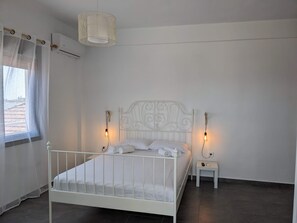 WiFi, bed sheets - Apartment 'Kagias  2' with Sea View, Wi-Fi and Air Conditioning (Petalidi)