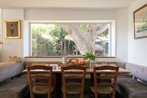 Dining - Family home - Heated swimming pool (La Trinité-sur-Mer)