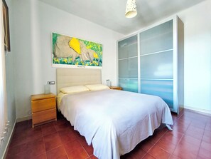 1 bedroom, WiFi, bed sheets - Apartment Canet de Mar Beach, Barcelona Coast (Canet de Mar)
