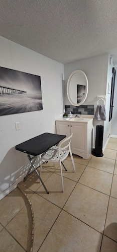 Cozy 1-bedroom apartment in soothing Ocala with AC