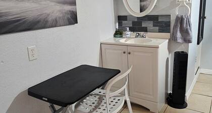 Cozy 1-bedroom apartment in soothing Ocala with AC
