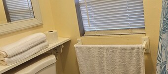 Cozy 1-bedroom apartment in soothing Ocala with AC