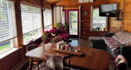 Relaxing 4-bedroom home w/ledge that is the highest point from the coast! Visit!