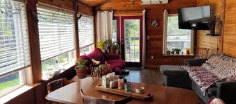 Relaxing 4-bedroom home w/ledge that is the highest point from the coast! Visit!