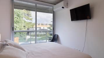 Familie appartement, balkon, uitzicht op zwembad