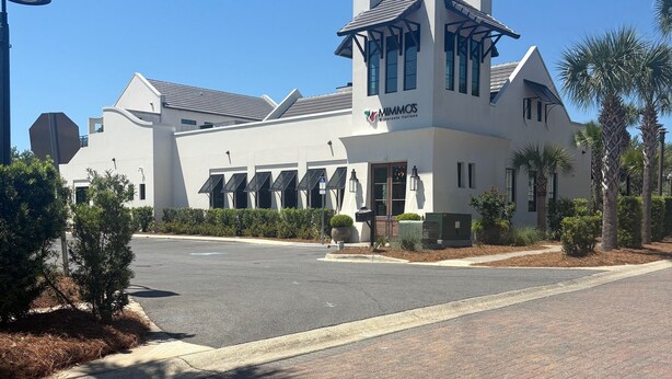 A white building with a sign reading 'MIMMOS Italian Restaurant.' - Enjoy beach life in a 3-bedroom condo in gorgeous Blue Mountain Beach on 30a. (Santa Rosa Beach)