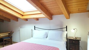 1 bedroom, desk, iron/ironing board, free WiFi - Petit Maffi Romantic apartment in the city centre (Verona)