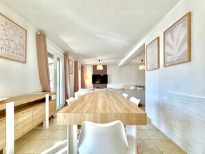 Dining - Le Jardin Bleu, 6-person villa swimming pool (Saint-Geniès-de-Malgoirès)