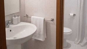 A bathroom with a sink, mirror, toilet, and shower curtain. - A retreat in the baroque heart of Ragusa Ibla (Ragusa)
