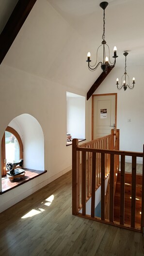 Interior - Country house with fireplace, right next to trails. Pets welcome! (Mégrit)
