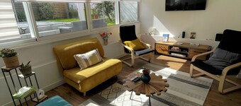 Cosy house with swimming pool, in the center of Bruz.