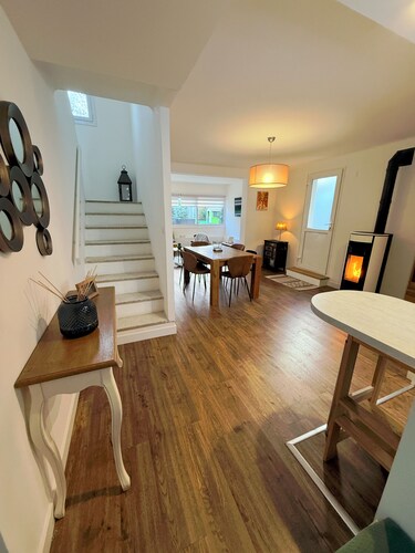 Cosy house with swimming pool, in the center of Bruz.