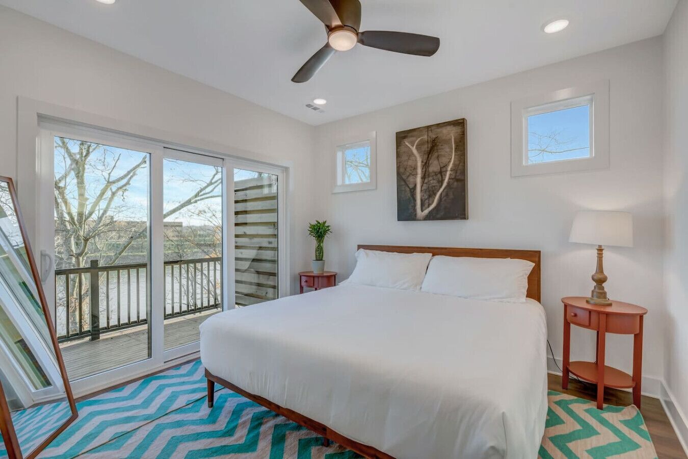 Desk, iron/ironing board, WiFi, bed sheets