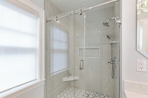 Hair dryer, towels, soap, toilet paper - Historic Luxury Meets Modern Living — 6BR Victorian in the Heart of Newport (Newport)