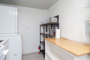 Interior - Modern 2BR Langley Suite – 1 Bath, Quiet (Langley)