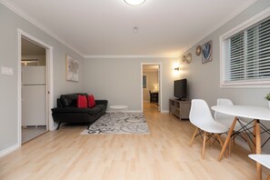 Interior - Modern 2BR Langley Suite – 1 Bath, Quiet (Langley)