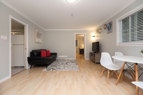 Modern 2BR Langley Suite – 1 Bath, Quiet