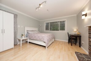 Room - Modern 2BR Langley Suite – 1 Bath, Quiet (Langley)