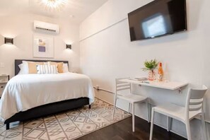 Desk, iron/ironing board, WiFi, bed sheets
