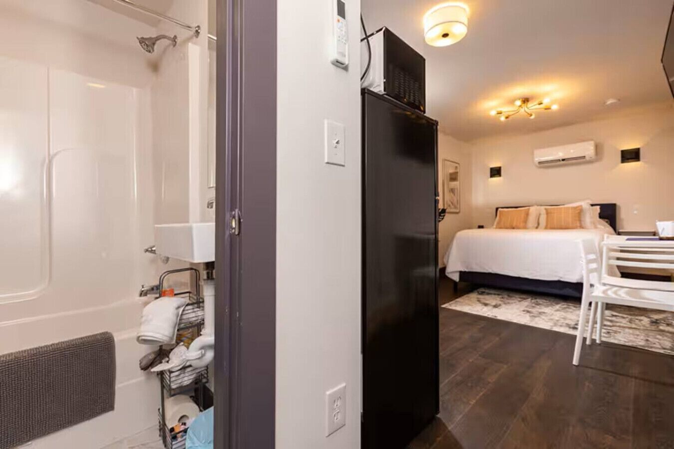 1 bedroom, desk, iron/ironing board, WiFi
