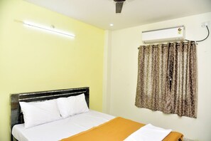 2 bedrooms, WiFi, wheelchair access - VUHA Accommodation A/C Room Stay (Vijayawada)