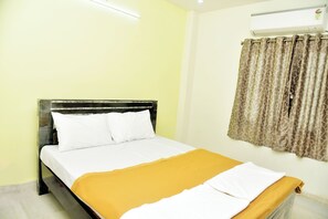 2 bedrooms, WiFi, wheelchair access - VUHA Accommodation A/C Room Stay (Vijayawada)