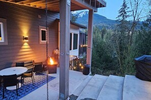 Terrace/patio - Peaceful River Guest Suite - Forests - Mountains - (Fraser Valley)