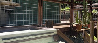 Perfect 2-bedroom cabin in Felton for a relaxing getaway. Hot tub + pet welcome