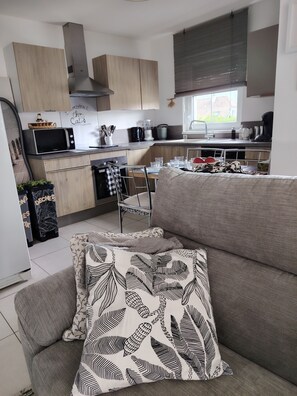 Living area - Welcome to Cathy, cosy apartment, quiet area, close to shops. (Colmar)