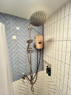 Hair dryer, towels, soap, toilet paper - Ban Tao Tropical Rooftop near central festival waterpark (Phuket)