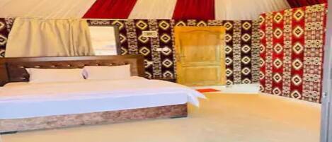 Basic Single Room | In-room safe, iron/ironing board, free WiFi